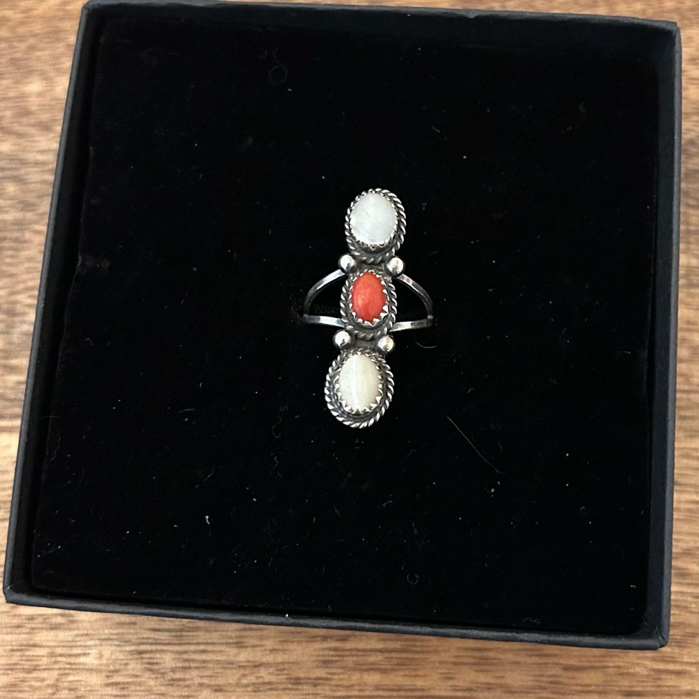Vintage Navajo Sterling Silver Turquoise & Coral Stones Ring size 6